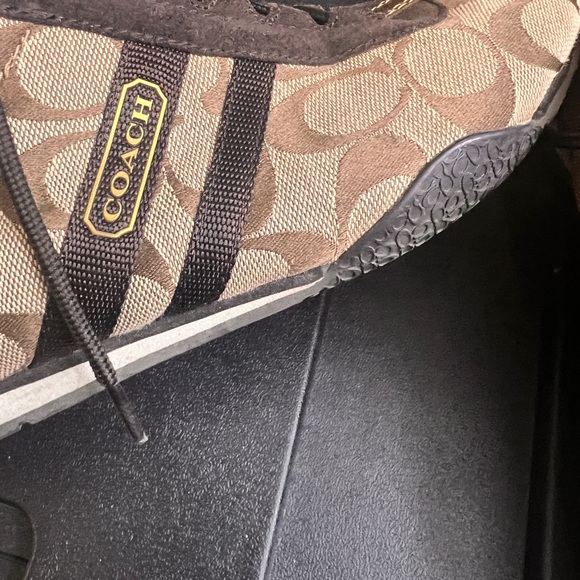 Authentic Coach Sneaker - Picture 4 of 9
